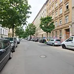 Quiet Courtyard Apartment (KB6)